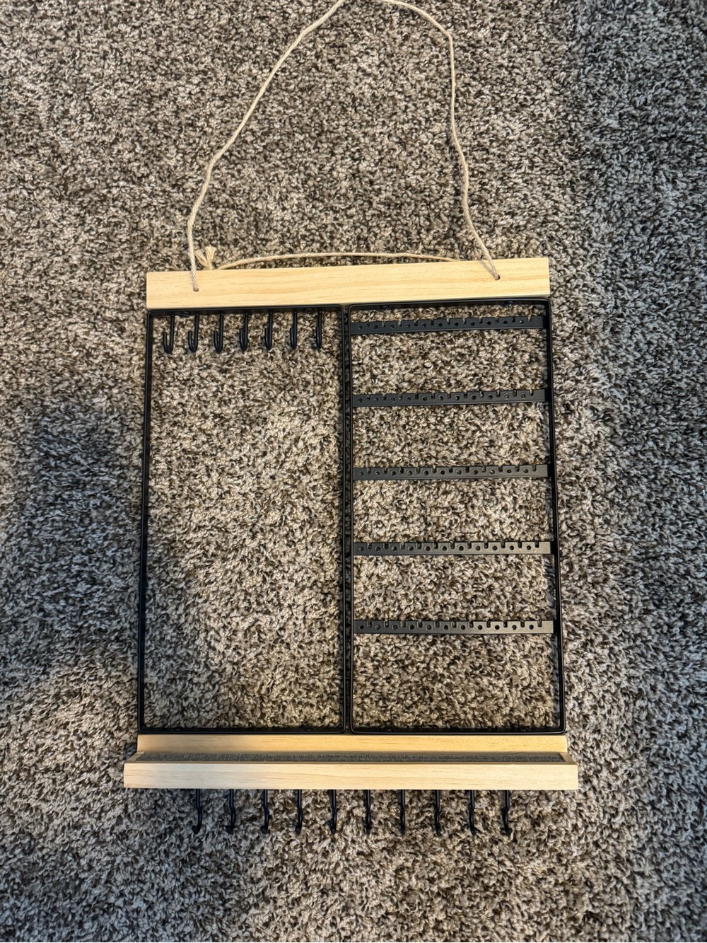 Preowned Hanging Jewelry Organizer 13”x15” Item #PHK7890